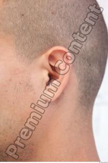 a0011 Man ear reference 0001